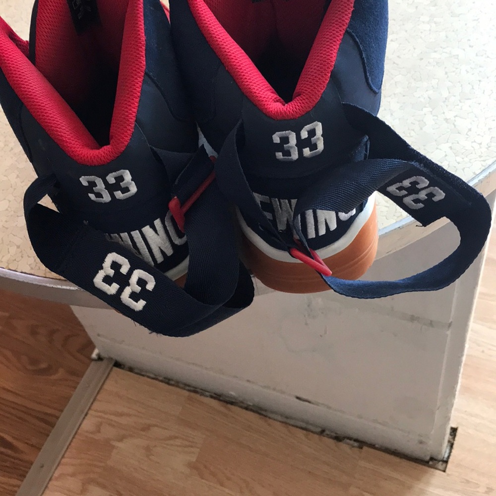 Shoes - Picture 3 of 4